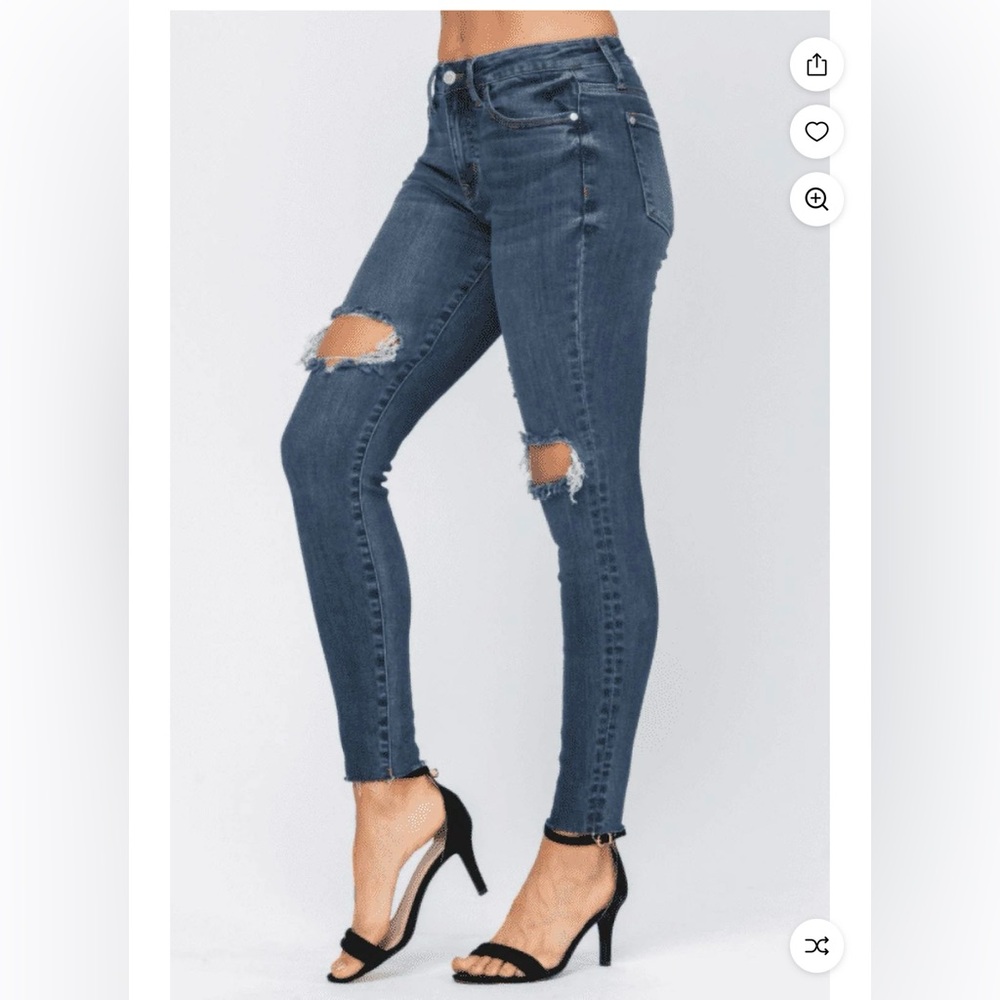 NWT Judy Blue Dark Wash Distressed Skinny Jeans 15/32